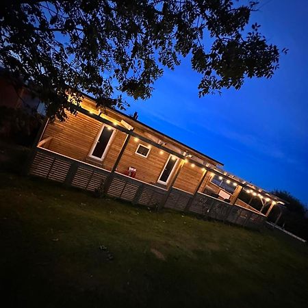 Hotel Tracey'S Hideaway - With Hot Tub & Amazing Views Llanasa Exterior foto