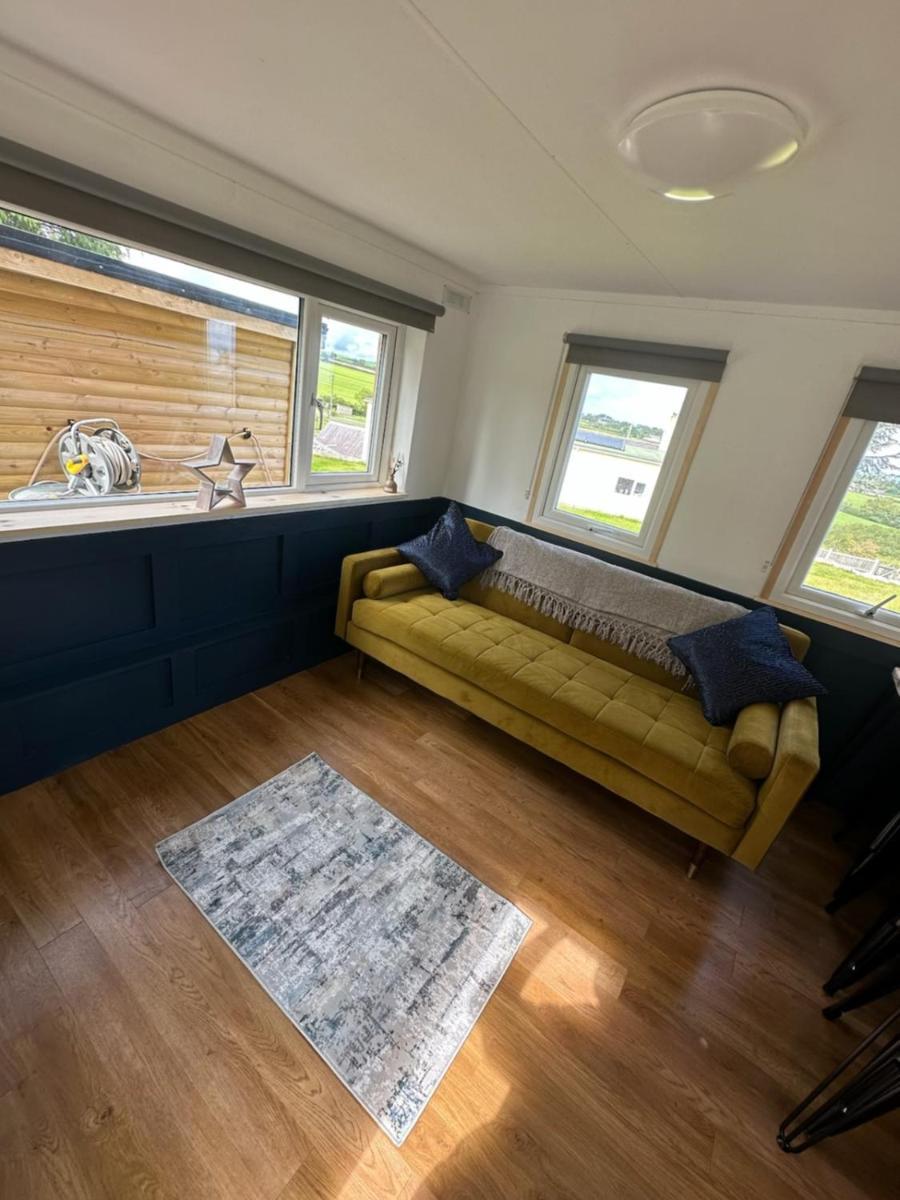 Hotel Tracey'S Hideaway - With Hot Tub & Amazing Views Llanasa Exterior foto